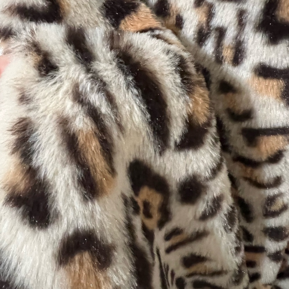Animal Print Fleece Vest w/pockets - Picture 5 of 6